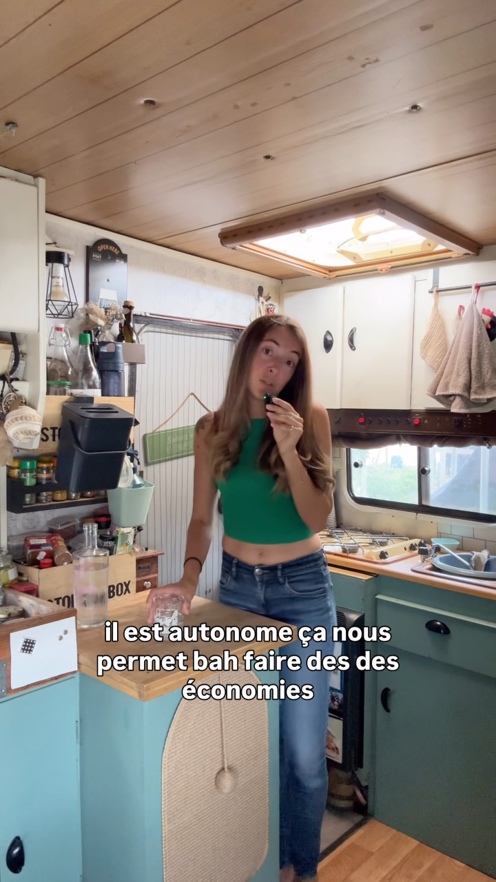 Vivre en camping-car, c’est vraiment moins cher ? 🤔
❌ Spoiler : la vraie économie ne vient pas du van lui-même.
Elle vient de son autonomie. 🔋☀️💧
Un véhicule mal équipé = tu paies des campings, de l’eau, de l’électricité... comme dans une vie « classique », mais en plus galère.
Un véhicule vraiment autonome = tu peux t’arrêter où tu veux, sans dépendre de rien.
La vraie question n’est peut-être pas « est-ce moins cher de vivre en van ? »
Mais plutôt : as-tu le budget d’investir dans un véhicule suffisamment autonome pour dépenser moins ensuite ? 💭
On en parle plus en détail dans la vidéo 🎥👆
Et toi, tu penses quoi ? Dis-nous en commentaire 👇
#budgettravel #nomadstories #autonomie
