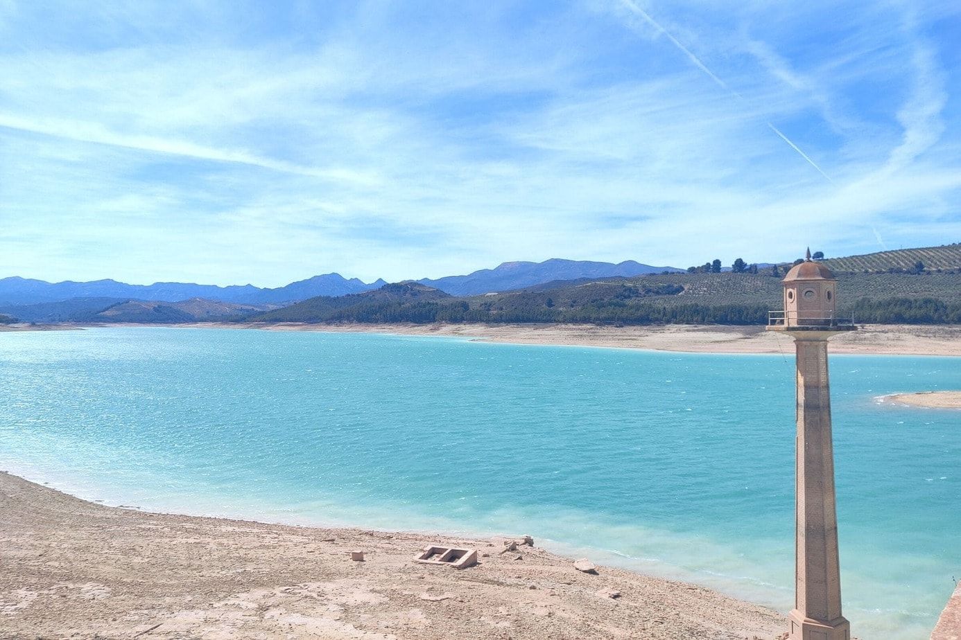 Lac de Bermejales où se trouve également la randonnée dans les gorges du même nom