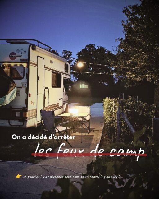 Et si une soirée en camping-car pouvait être tout aussi chaleureuse… sans feu de camp ni barbecue ? ✨
On a longtemps associé les veillées en bivouac aux flammes, aux braises et à l’odeur de fumée. Pourtant, pour nous, ce ne sont pas les outils qui créent l’instant.
Une guirlande esprit guinguette, quelques lampes rechargeables, une lumière douce, un bon repas et surtout… des discussions et des souvenirs à partager. 💛
En période de sécheresse ou de risque incendie, les feux et barbecues peuvent être interdits. La réglementation dépend notamment du lieu, de la période et des arrêtés locaux : avant d’allumer quoi que ce soit, on vérifie toujours les règles en vigueur.
Pour nous, renoncer au feu ne signifie pas renoncer à l’ambiance.La preuve : nos bivouacs sont toujours aussi cocooning.
Et vous, vous pourriez vous passer du feu de camp ? 🔥👇
#feu #firecamp #barbecue
Post non commercial avec @glocusent et @glocusent_france