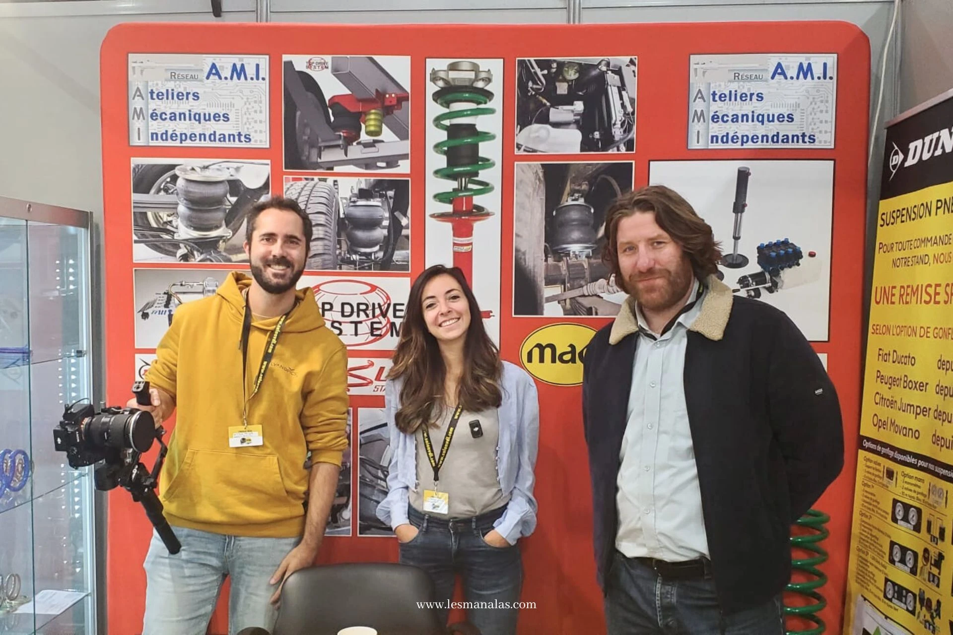 Le stand historique du Salon des Véhicules de Loisirs : AMI Réseau - qui présente les nouvelles suspensions pneumatiques connectées Dunlop