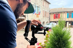 Steve filmant avec sa caméra